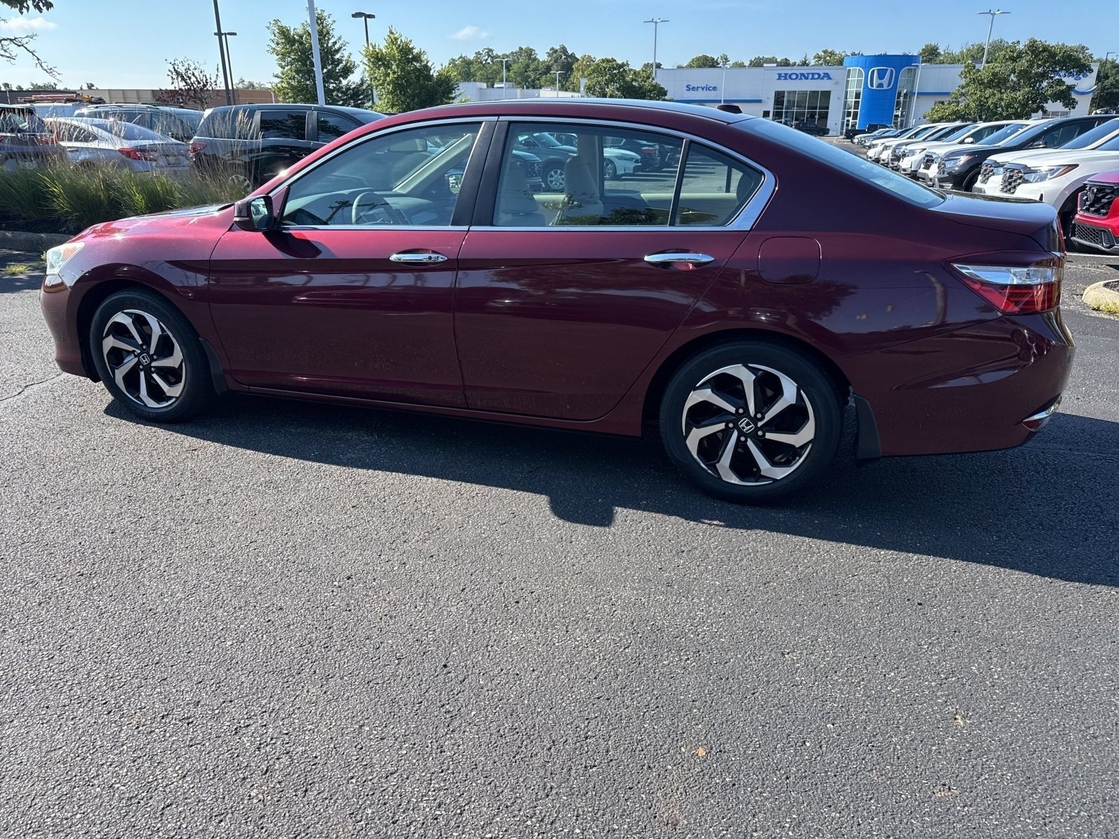 Used 2016 Basque Red Pearl II Honda EX-L image 30