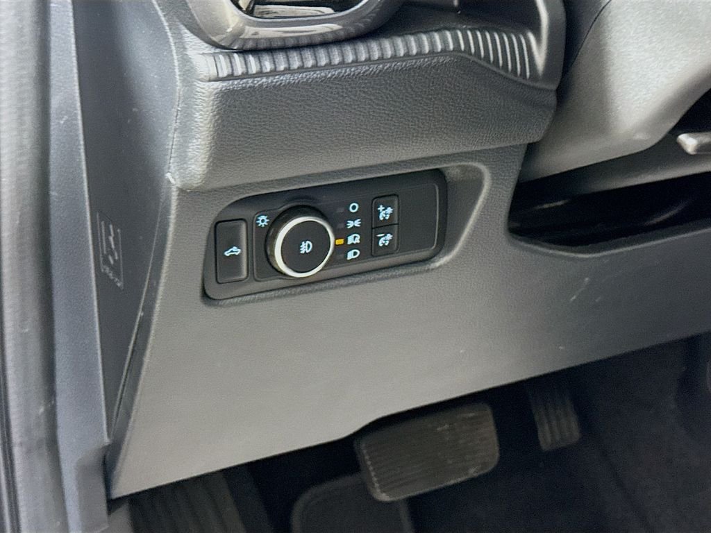 Used 2024  Ford LARIAT image 16