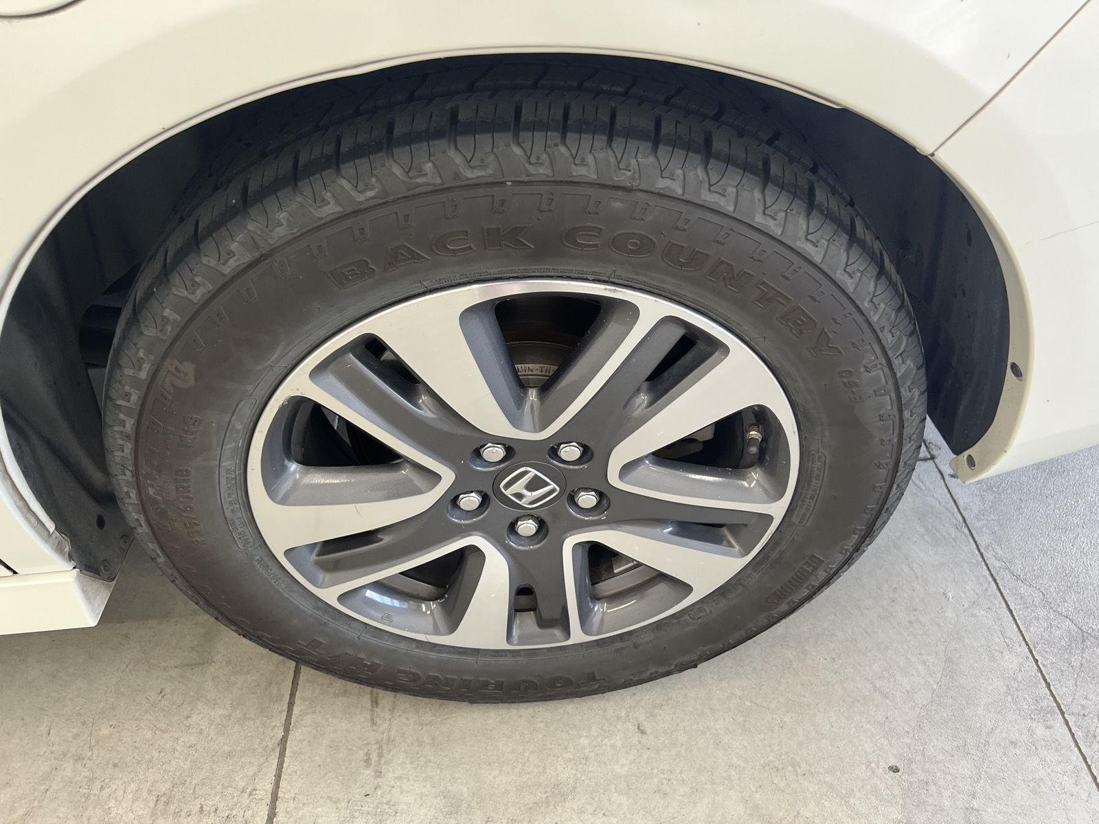 Used 2017 White Diamond Pearl Honda Touring image 10