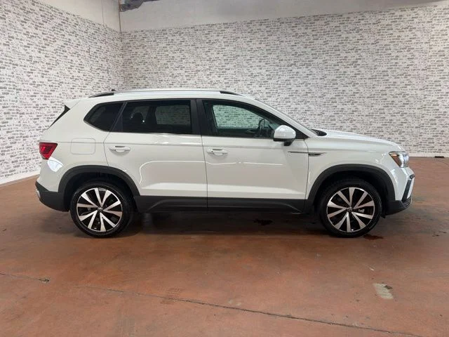 Used 2024 White Volkswagen 1.5T SE image 8