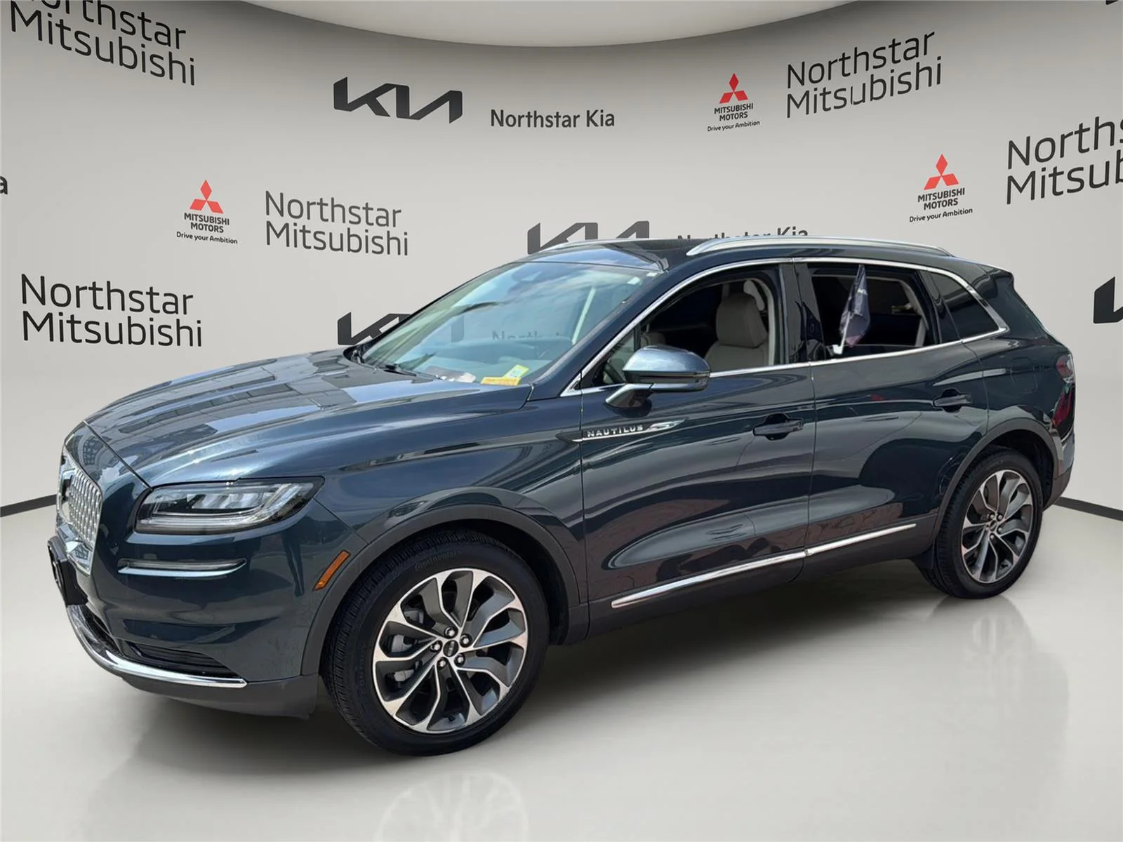 2023 Lincoln Nautilus Reserve AWD's photo