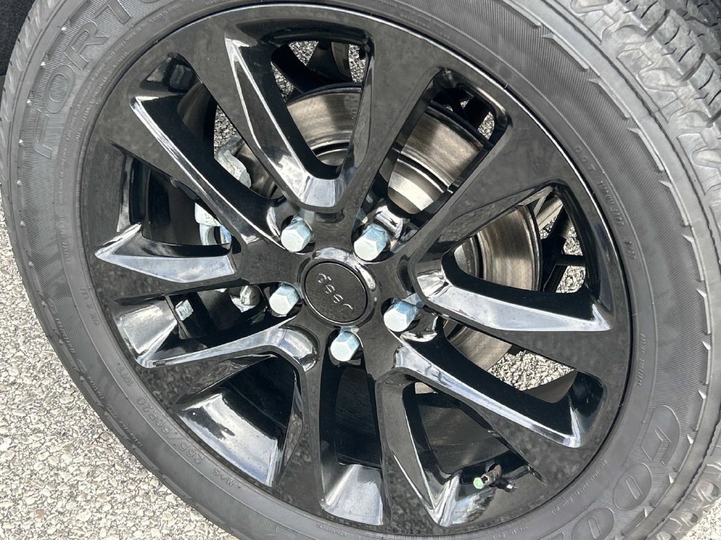 Certified Used 2021 Gray Clearcoat Jeep Laredo X image 12