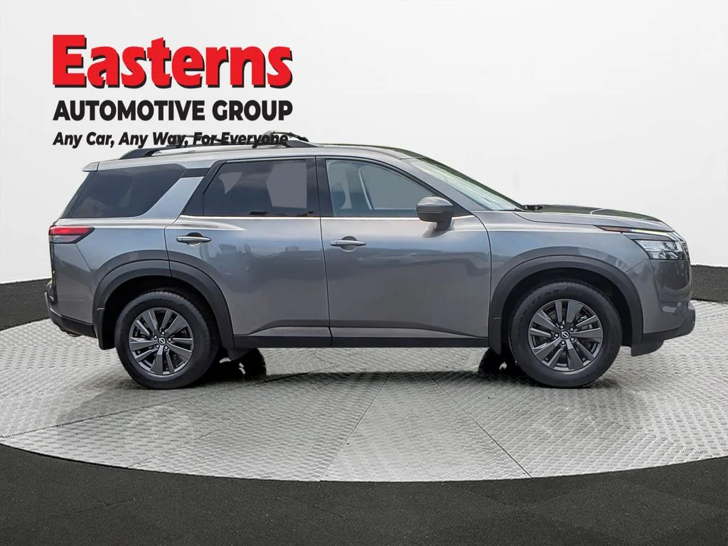 Used 2022 Gray Nissan SV image 7