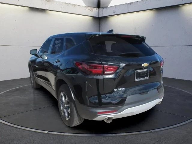 Used 2023 Black Chevrolet LT image 4