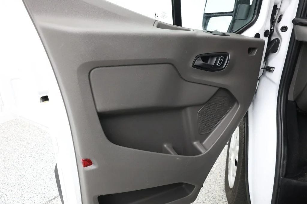 Used 2023 Oxford White Ford T-350 148