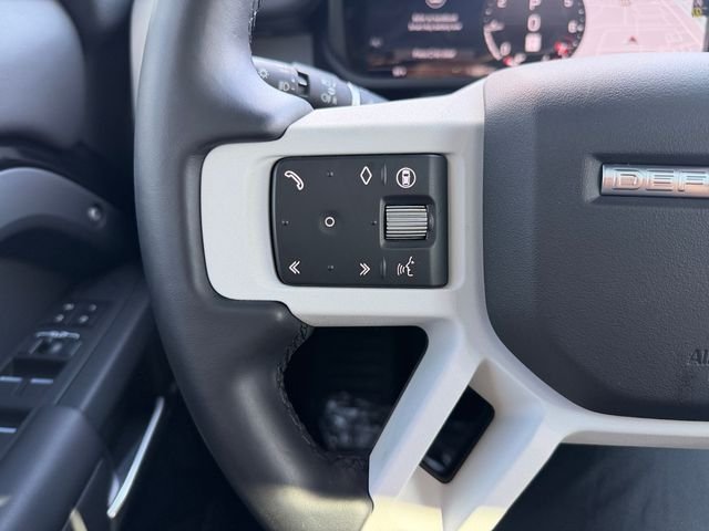 Used 2025 Black Land Rover X-Dynamic SE image 21