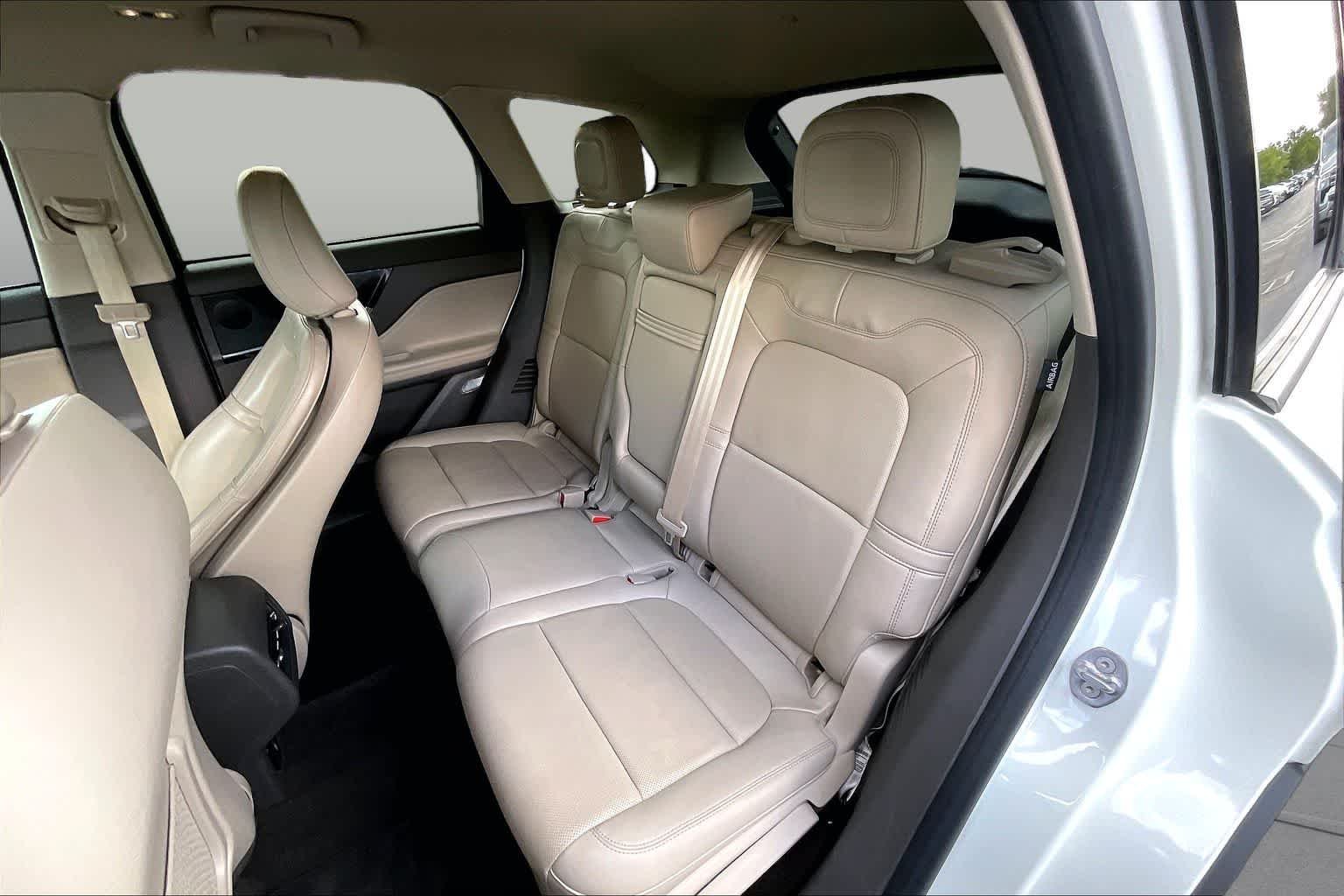 Used 2023 Pristine White Lincoln Reserve image 25