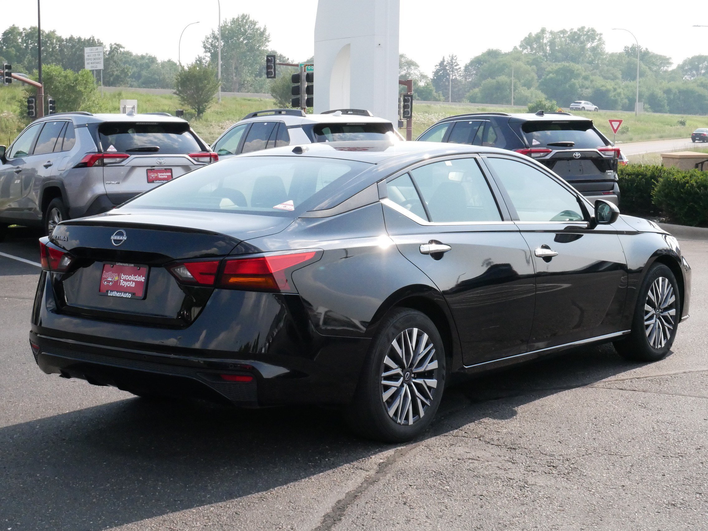 2025 Nissan Altima SV - Photo 7