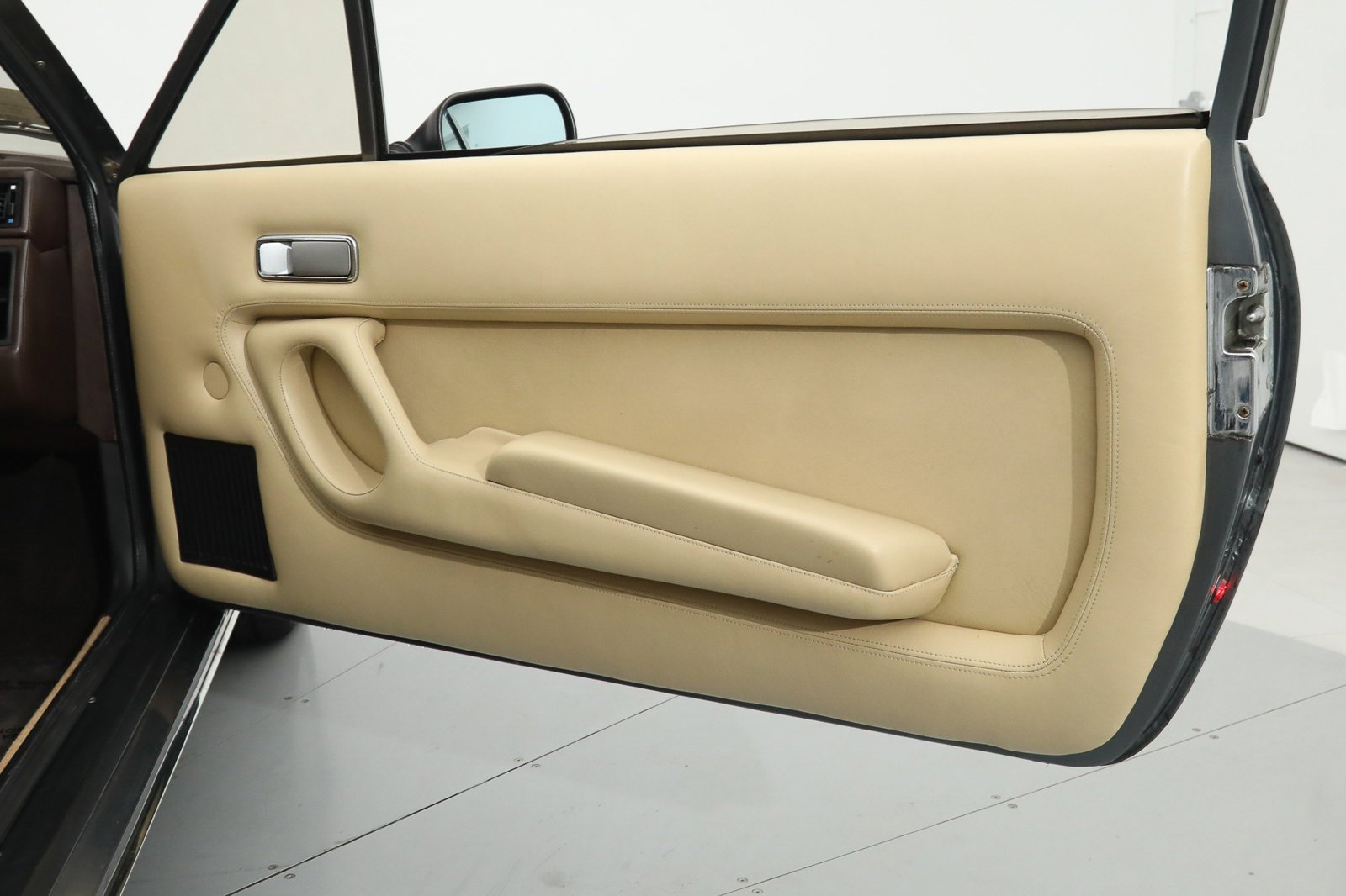 Used 1984 Silver Ferrari  image 19