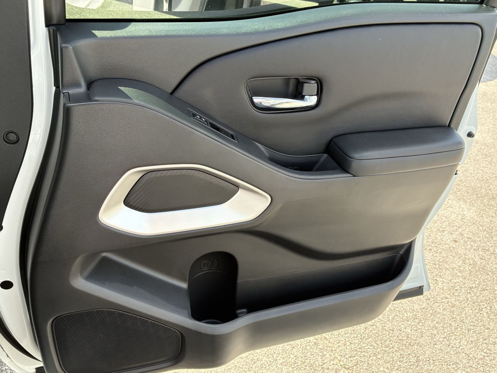 Used 2023 White Nissan SV image 27