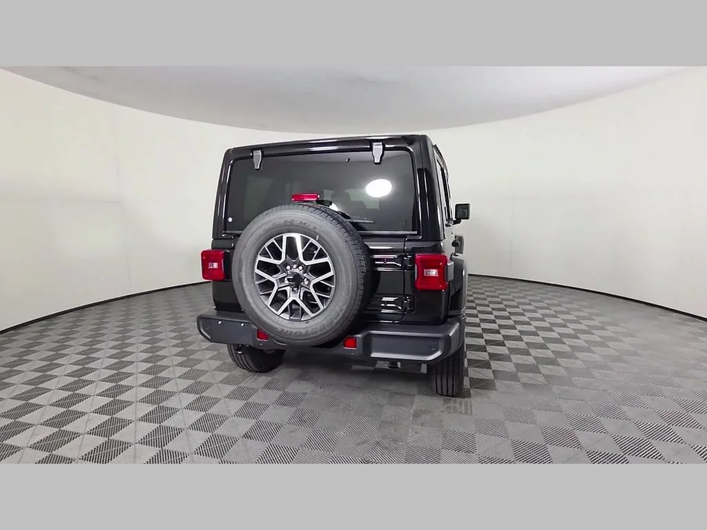 New 2026 Black Clear-Coat Exterior Paint Jeep Sahara image 28