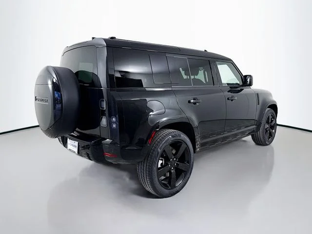New 2026 Santorini Black Metallic Land Rover X-Dynamic SE image 5