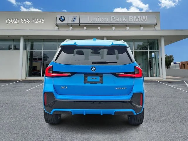 New 2026 Daytona Beach Blue BMW xDrive28i image 5