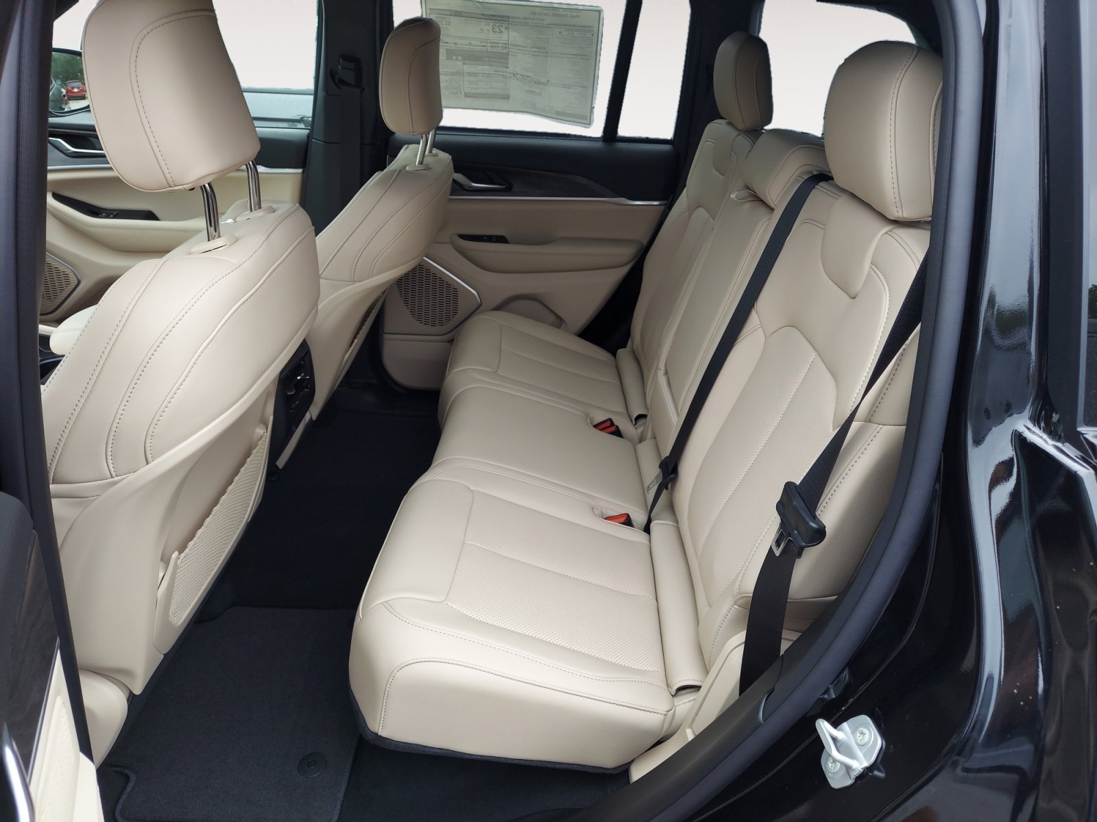 New 2026 Diamond Black Crystal Pearlcoat Jeep Limited image 24