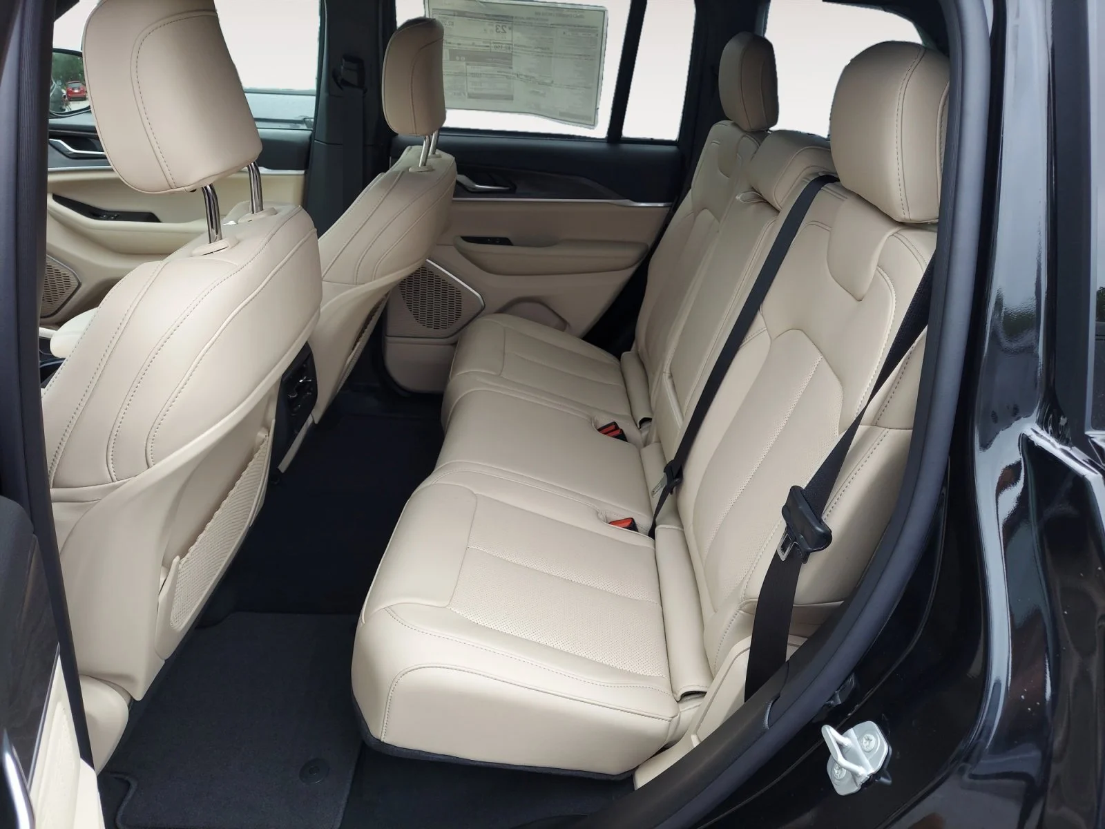 New 2026 Diamond Black Crystal Pearlcoat Jeep Limited image 24
