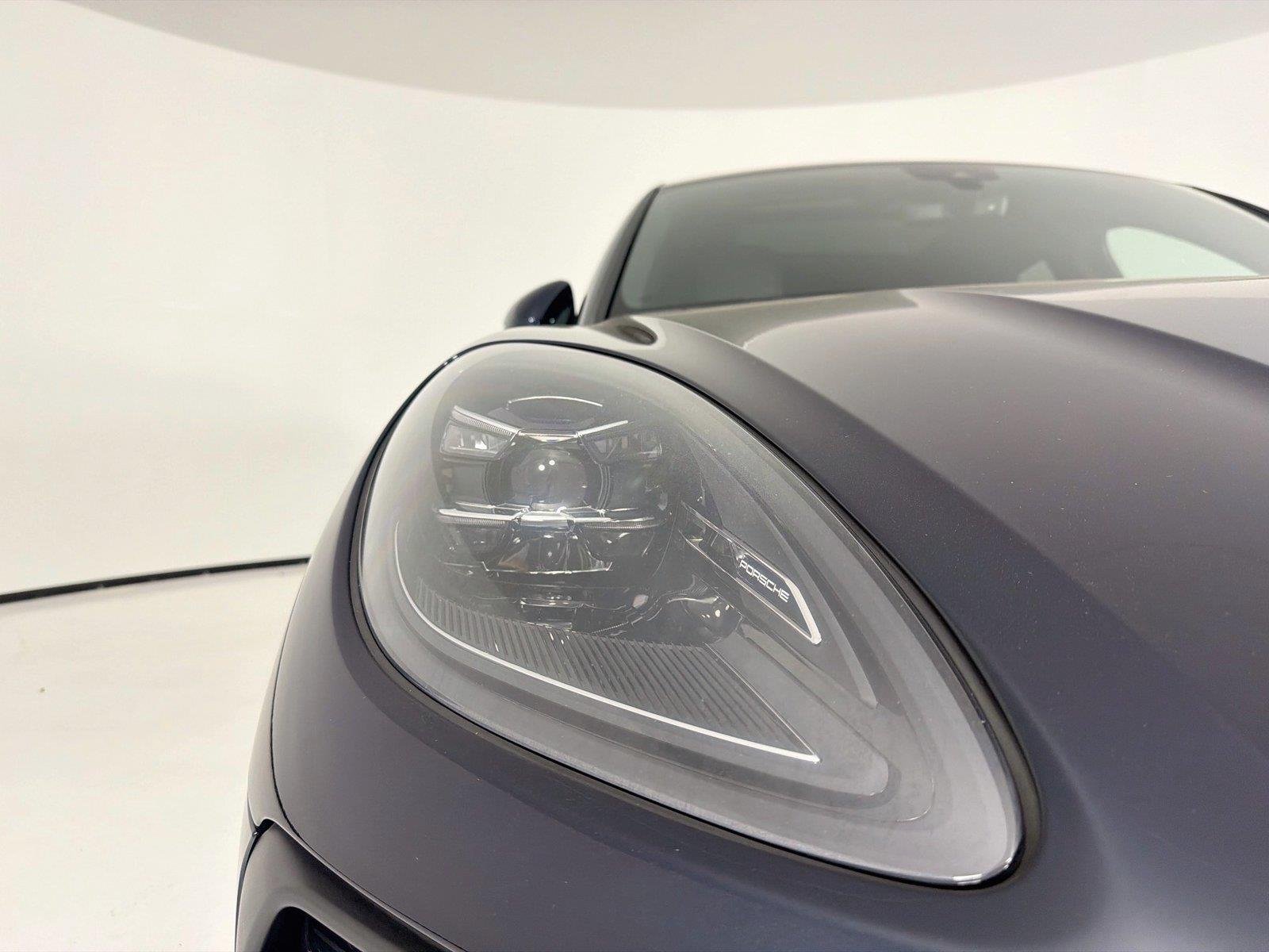 Used 2023 Night Blue Metallic Porsche  image 32