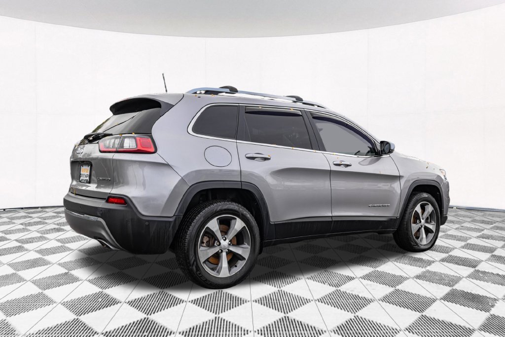 Used 2021 Silver Jeep Limited image 10