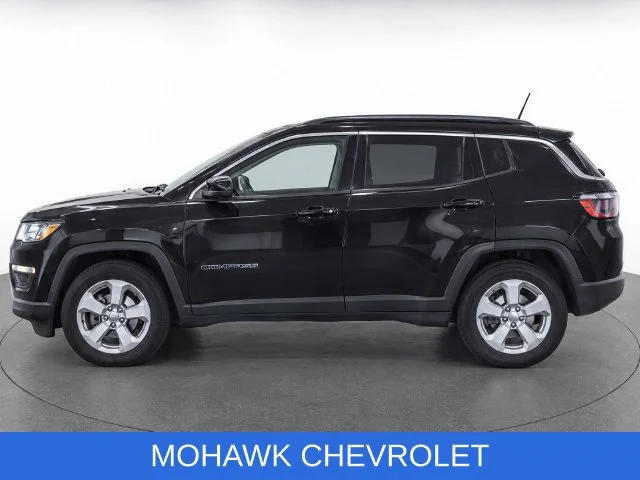 Used 2021  Jeep Latitude image 7