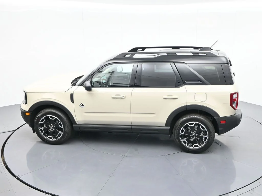 New 2025 Desert Sand Ford Outer Banks® image 32