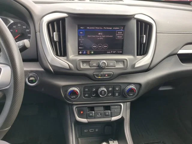 Used 2024 Sterling Metallic GMC SLE image 22