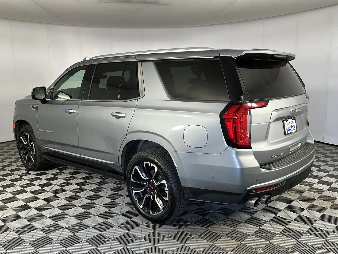 Used 2023 Sterling Metallic GMC Denali image 28