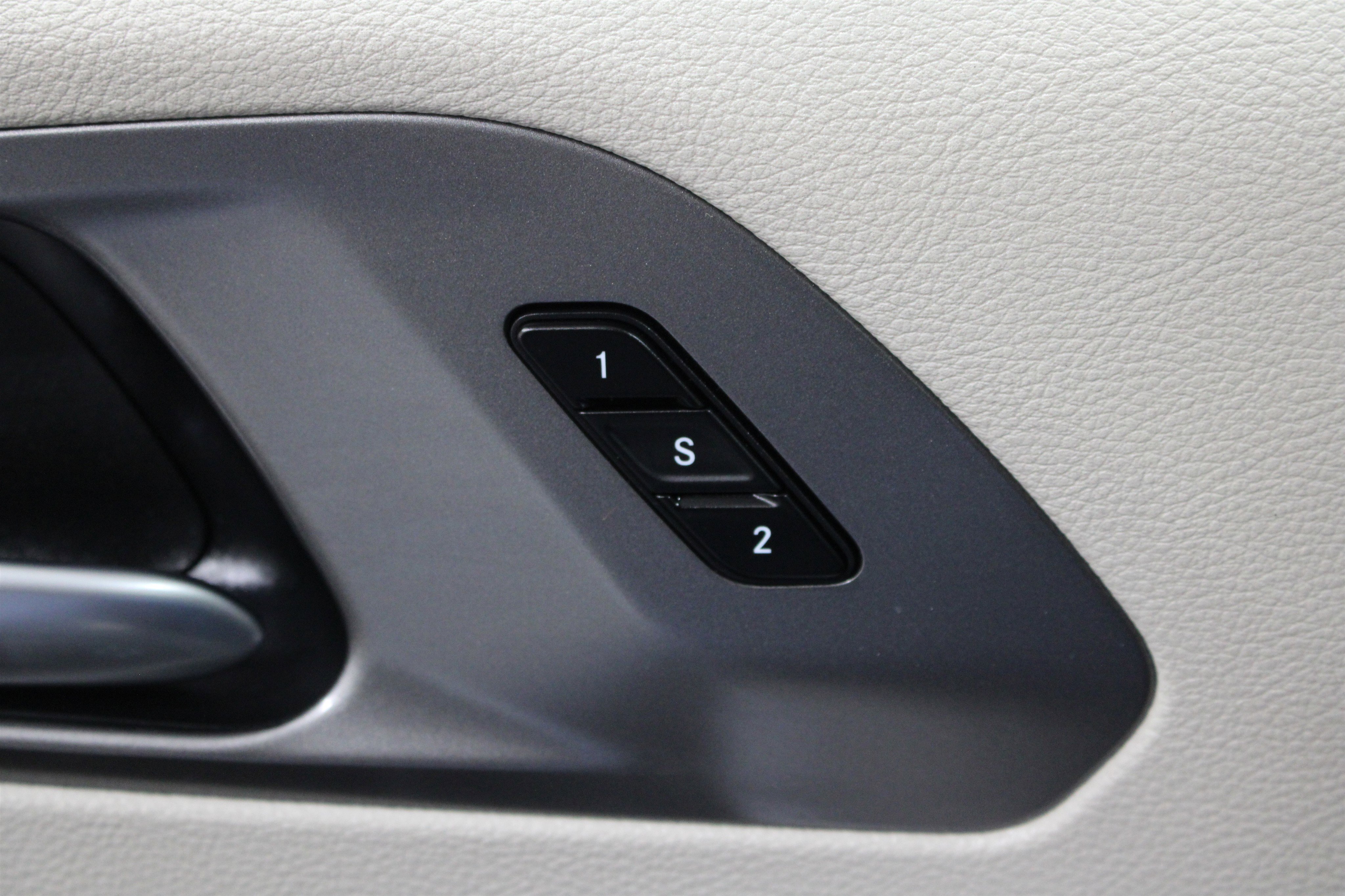 Used 2024 Bright White Clearcoat Chrysler Touring L image 8