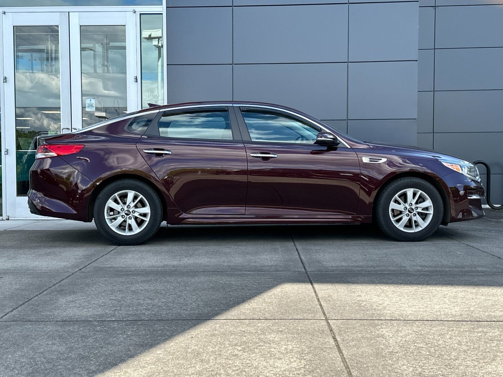 Used 2018 Sangria Kia LX image 1