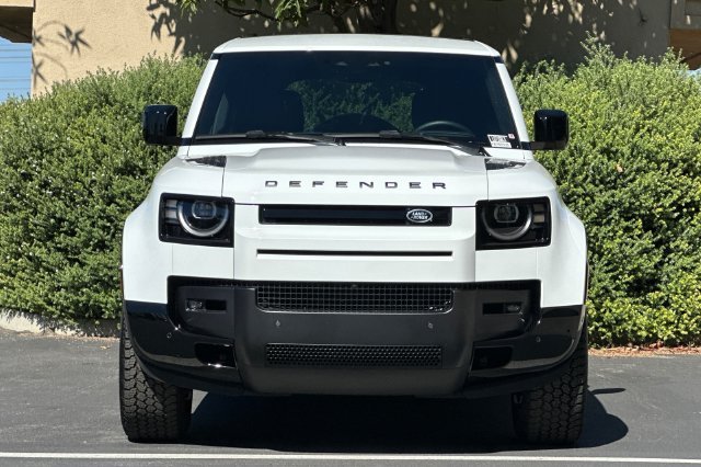 Used 2026 White Land Rover X-Dynamic SE image 8
