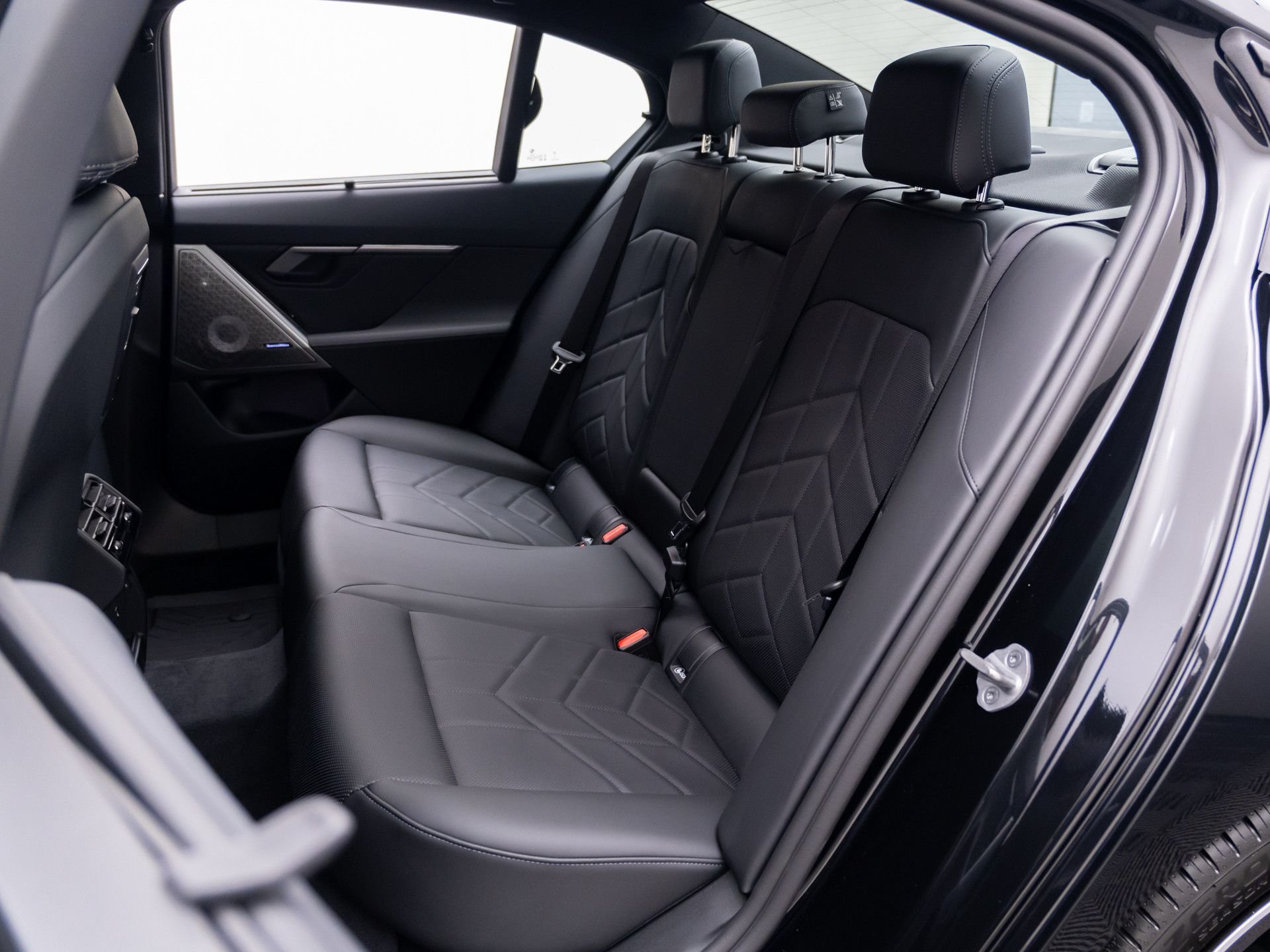 New 2027 Black Sapphire Metallic BMW 540i xDrive image 18