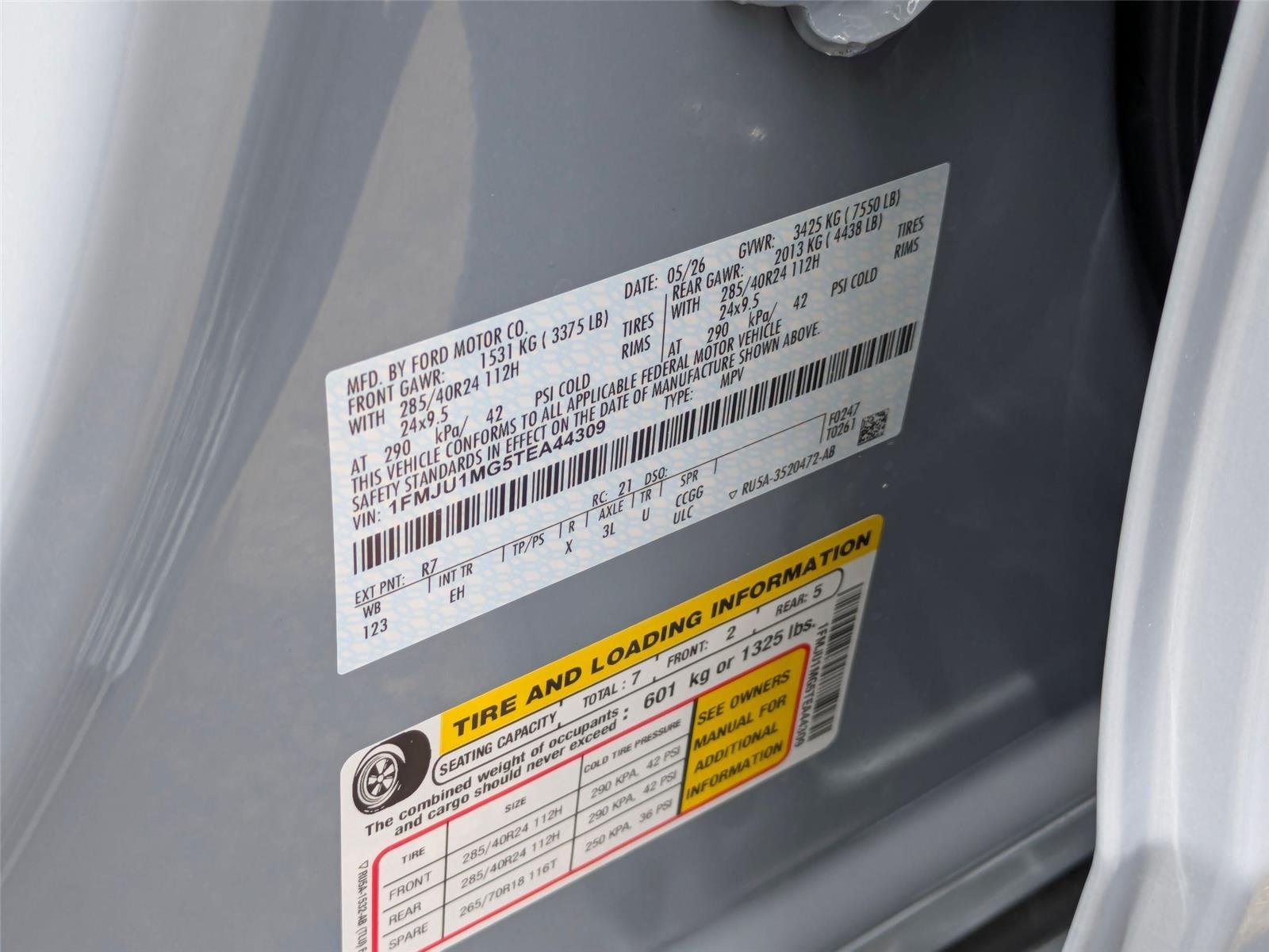 New 2026 Glacier Gray Metallic Tri-Coat Ford Platinum® image 39