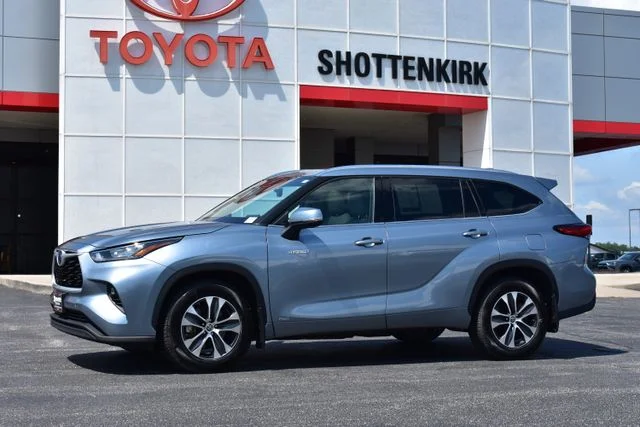 Used 2020 Blue Toyota XLE image 1