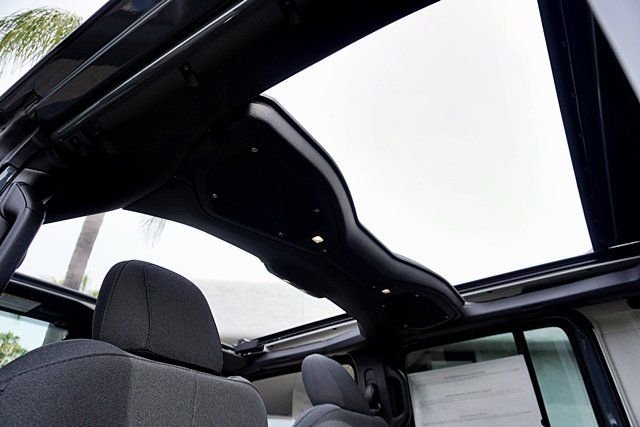 New 2026 Anvil Clear-Coat Exterior Paint Jeep Sport S image 15