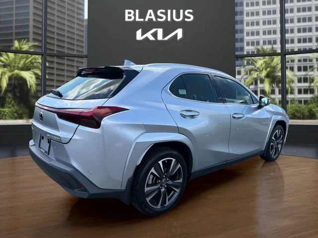 Used 2024 Silver Lexus 250h Premium image 5