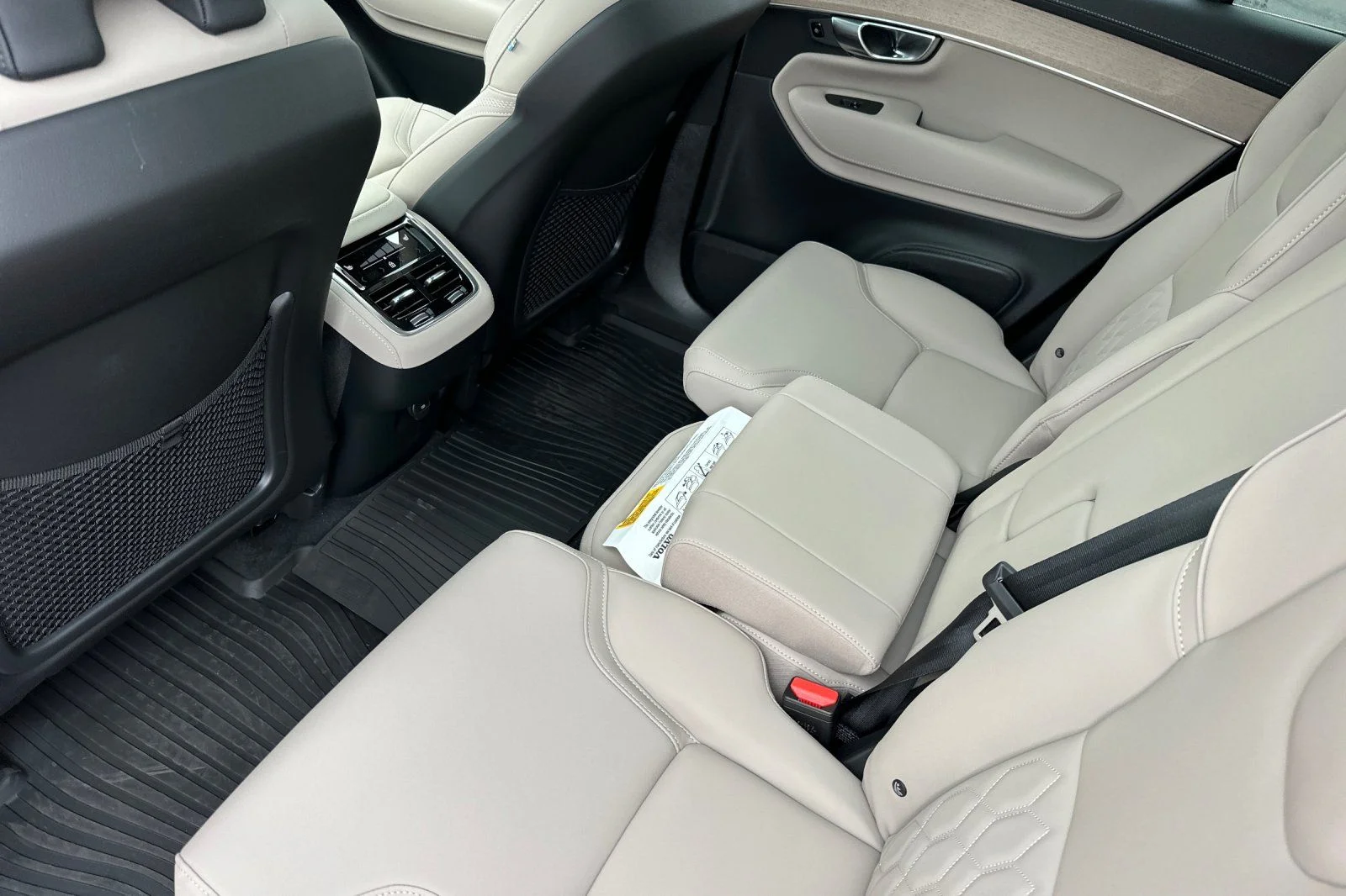 2026 Volvo XC90 Plus - Photo 11