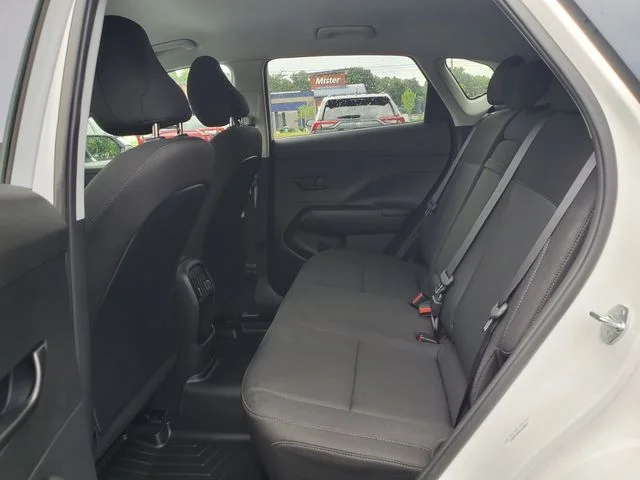 Used 2025 White Hyundai SEL image 7