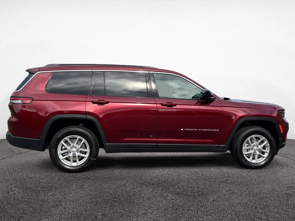 New 2026 Velvet Red Pearl-Coat Exterior Paint Jeep Laredo image 6