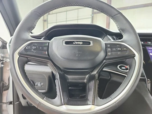 Used 2025 Silver Jeep Altitude image 23