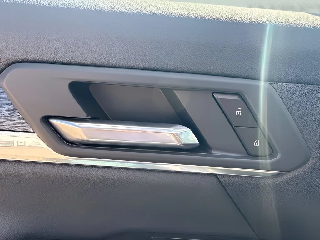New 2027 Summit White GMC Elevation image 11