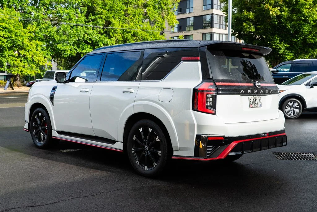 New 2026 Everest White TriCoat / Super Black Two-tone Nissan NISMO® image 4