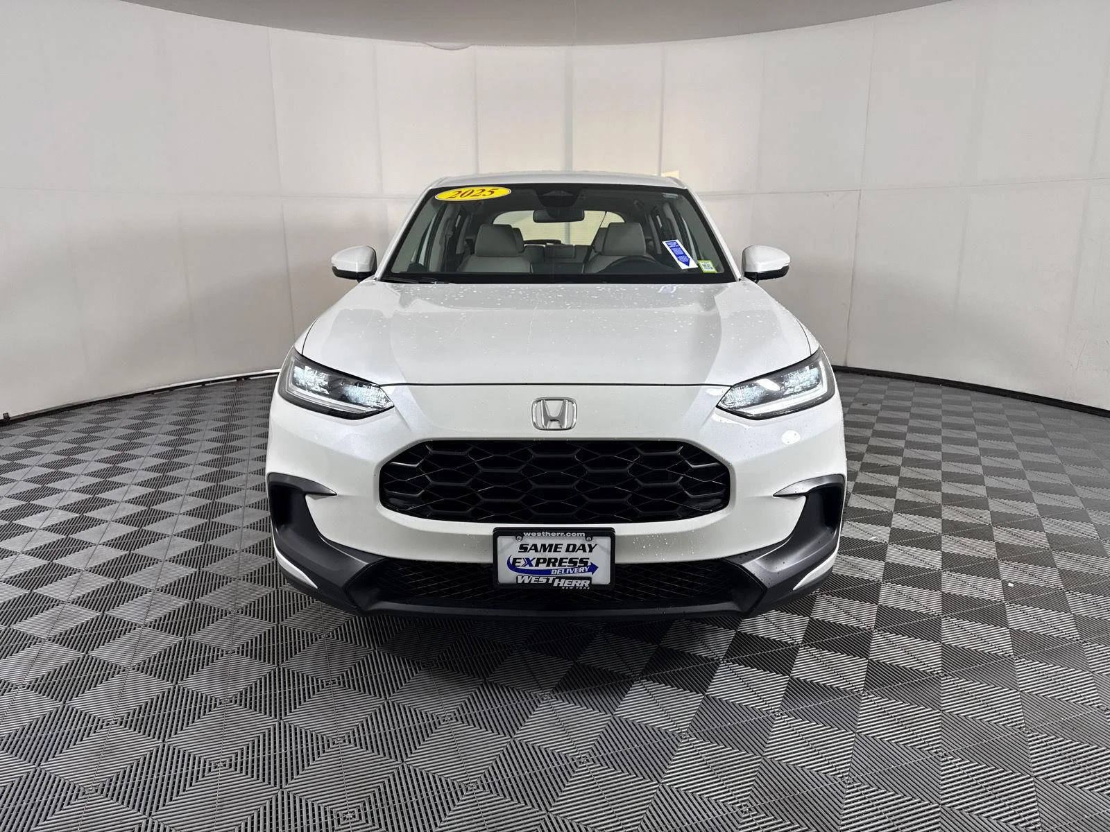 Used 2025 Platinum White Pearl Honda LX image 2