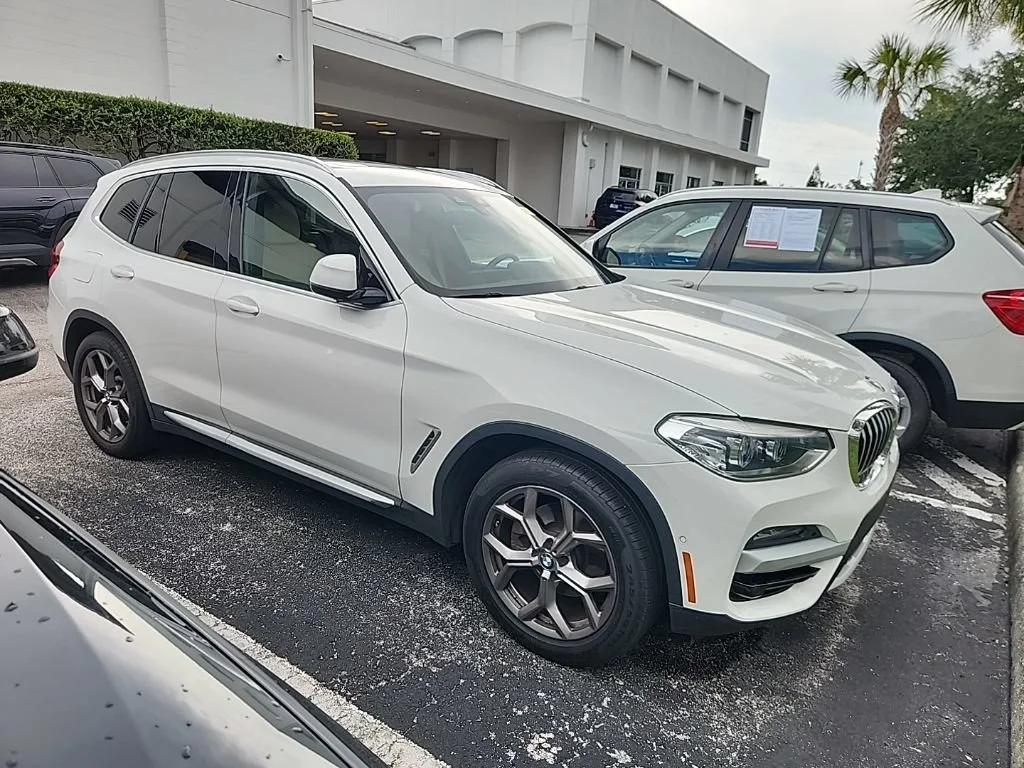 Used 2021 Alpine White BMW sDrive30i image 1