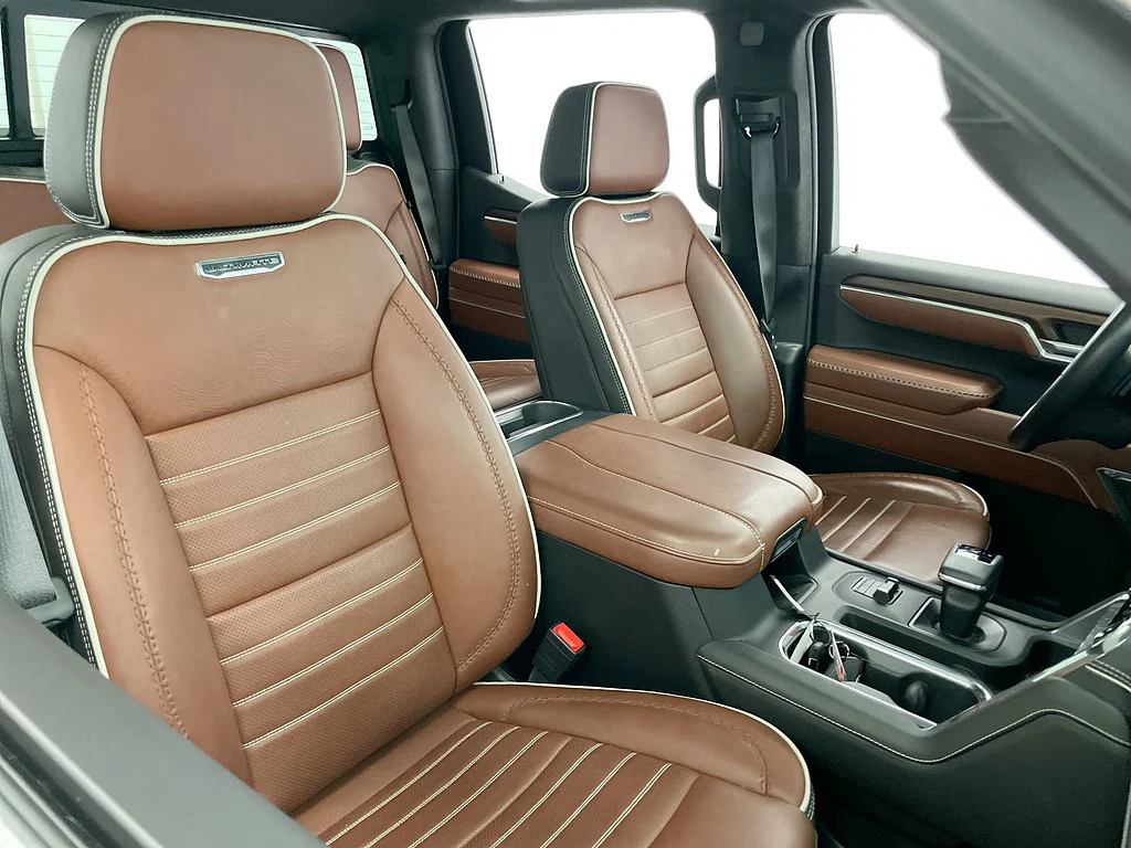Used 2025 Sterling Metallic GMC Denali Ultimate image 29
