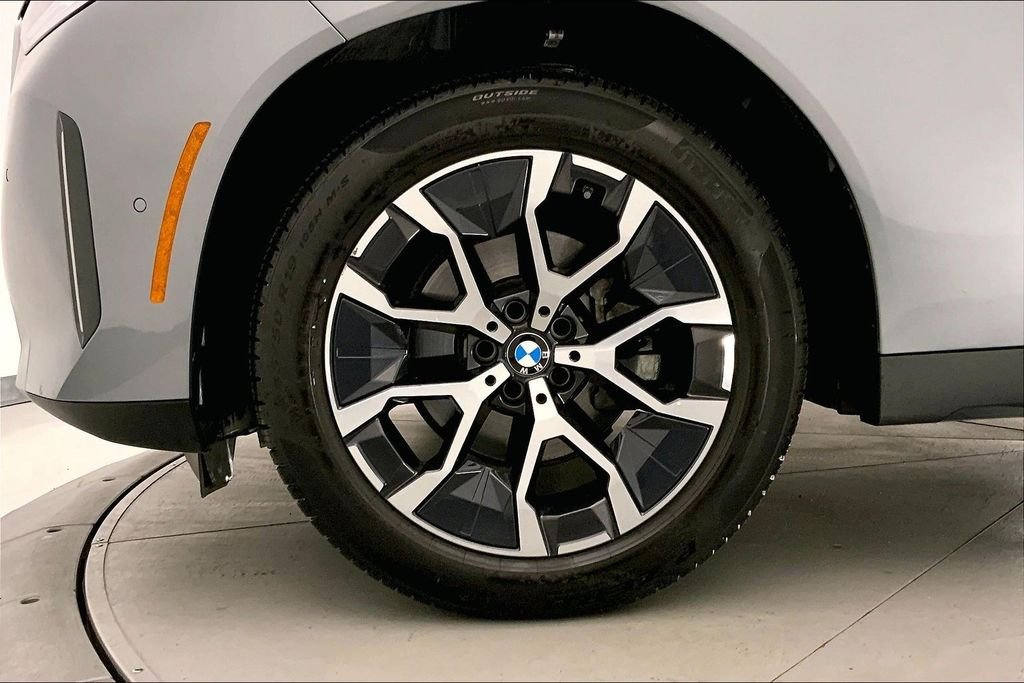 Used 2025 Skyscraper Grey Metallic BMW  image 8