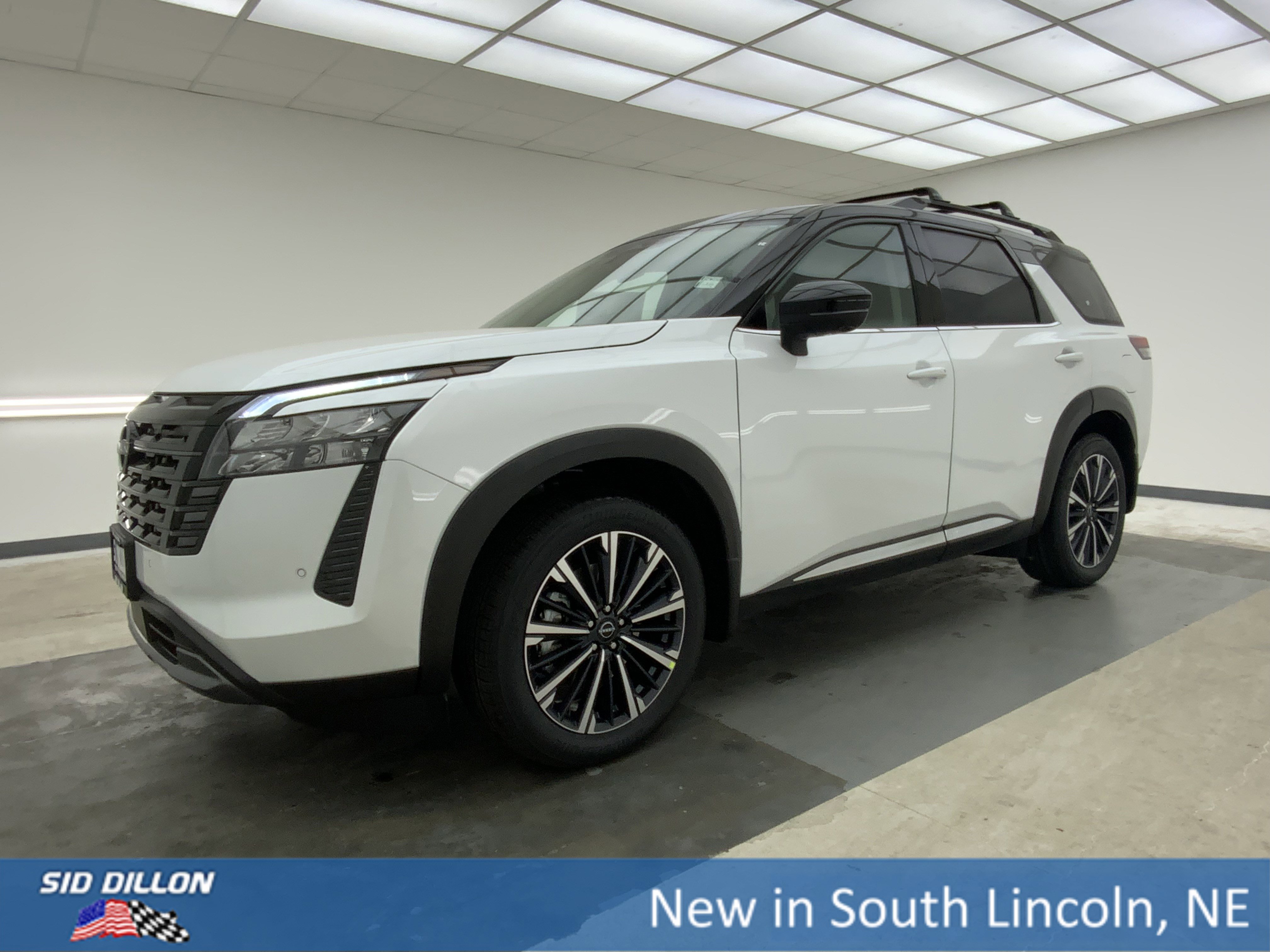 2026 Nissan Pathfinder Platinum 4WD's photo