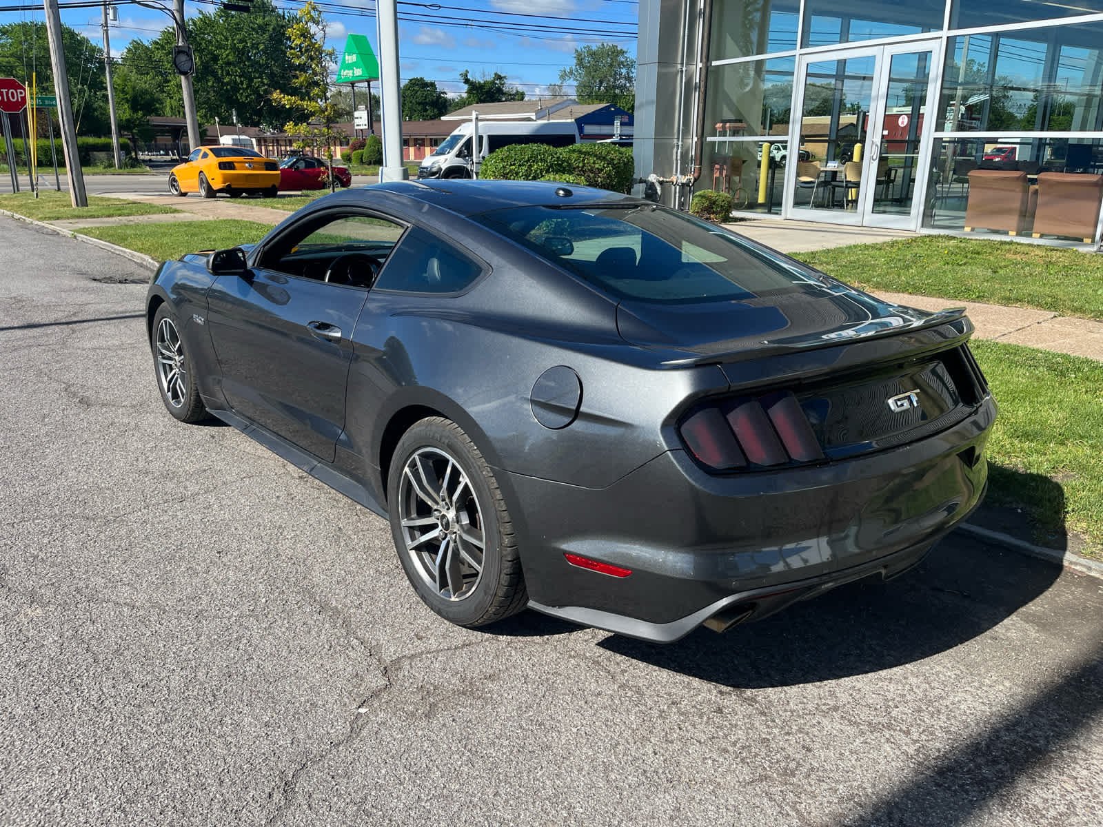 Used 2017 Magnetic Metallic Ford GT Premium image 2