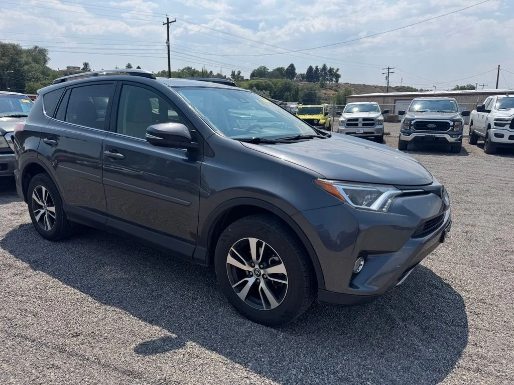 Used 2018 Magnetic Gray Metallic Toyota XLE image 1