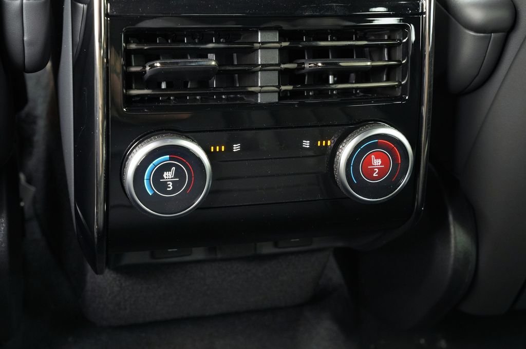 Used 2026 White Land Rover SE image 31
