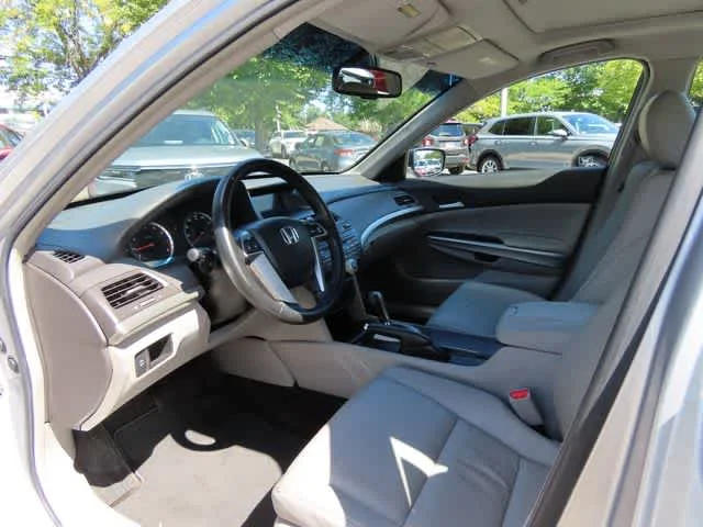 Used 2008 Alabaster Silver Metallic Honda  image 2