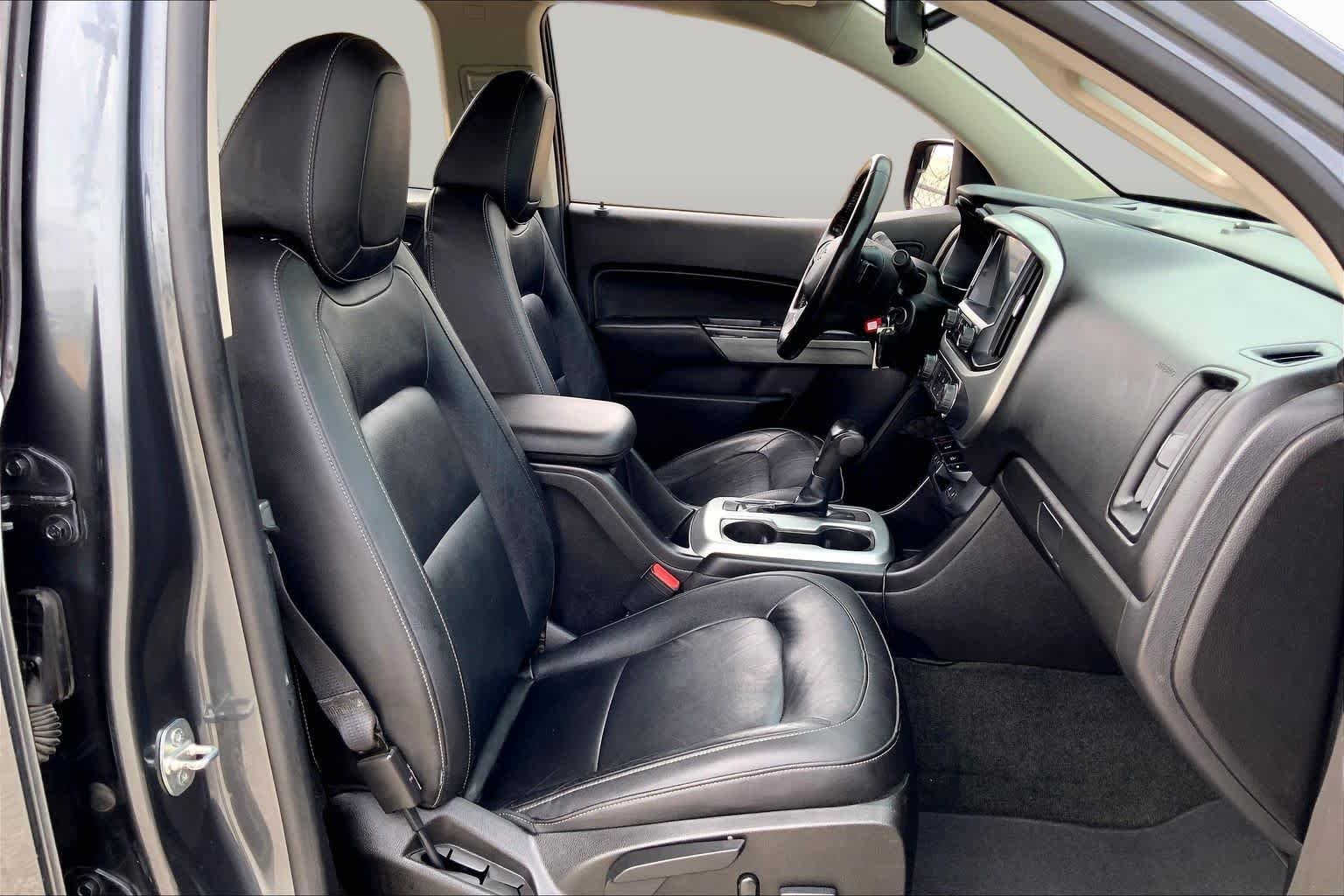 Used 2016 Cyber Gray Metallic Chevrolet 4WD LT image 9