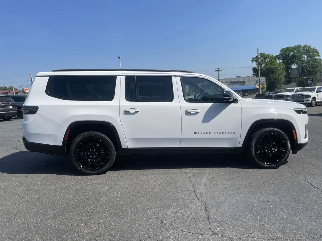 New 2026 Bright White Clear-Coat Exterior Paint Jeep Limited Reserve image 9